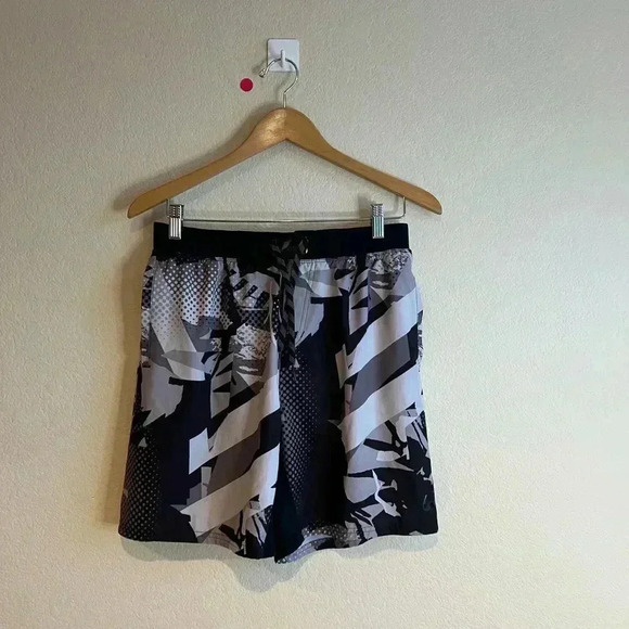 Nike men swim trunks black print short M - Picture 1 of 4